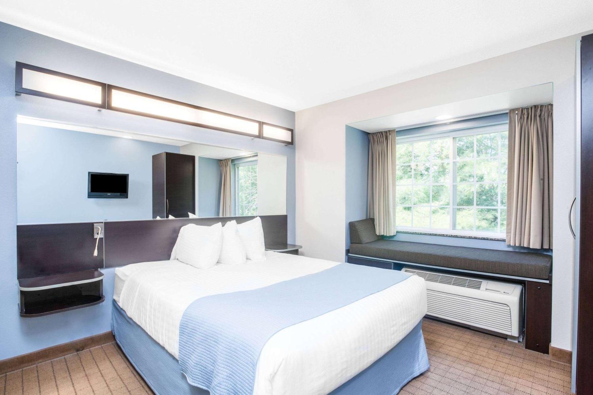 Microtel Inn & Suites Bath Exterior photo