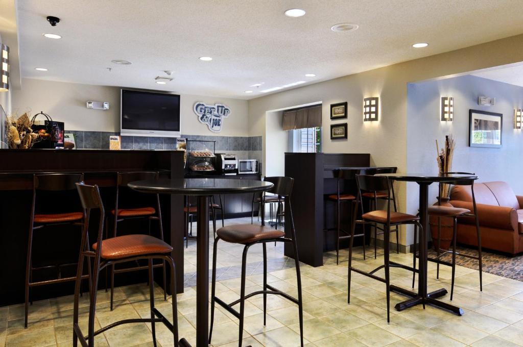 Microtel Inn & Suites Bath Restaurant photo